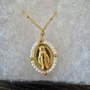 Virgin Mary Mother Mary Necklace NEW
